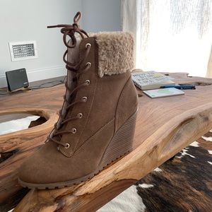 NWT winter wedge boots